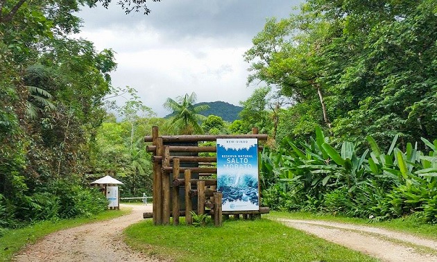 Passeio e trilha na Reserva Natural Salto Morato, em Guaraqueçaba